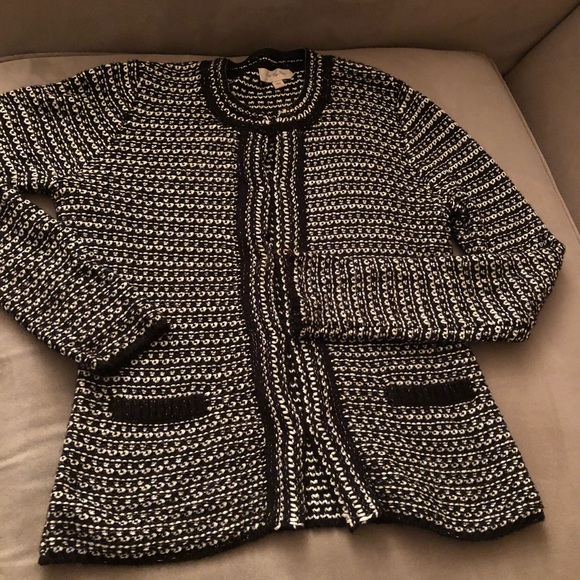 Sweaters - Black and white sweater